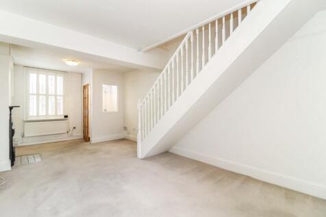 Sitting/dining room