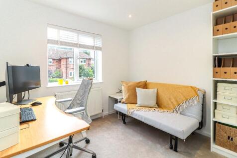 Bedroom 2/Office