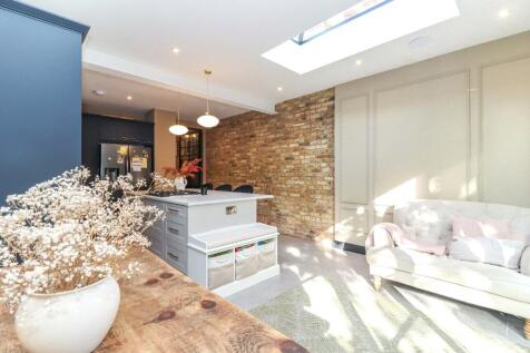Dining/family room