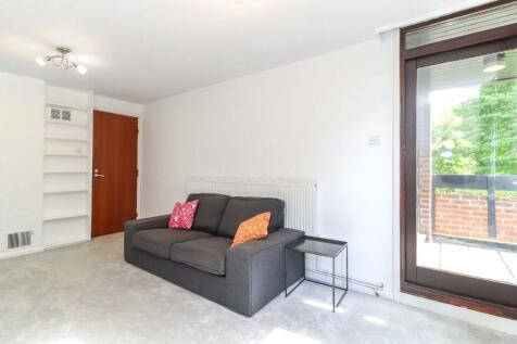 Sitting/dining room