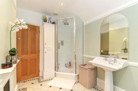Bath/shower room
