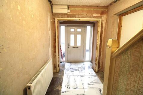 Spacious Open-Plan Hallway