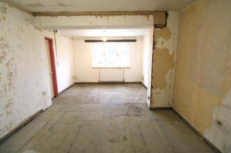 Spacious Master Bedroom with En-Suite