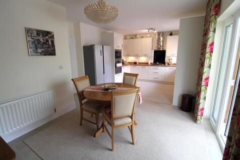 Spacious Open-Plan Kitchen/ Diner/ Sitting Area