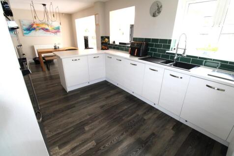 Kitchen/Dining Area