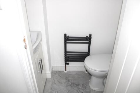 Cloakroom/En-Suite