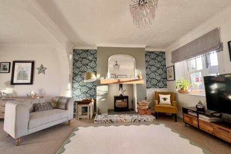 Spacious Lounge