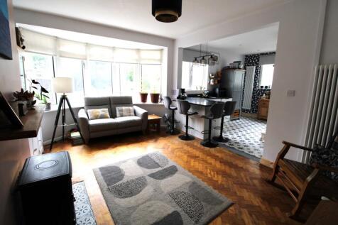 Spacious Open-Plan Kitchen/Dining/Living