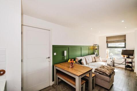 Lounge / Kitchen