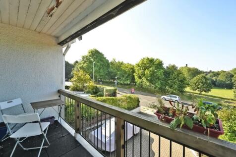 111 goldstone cres bn3 (15).jpg