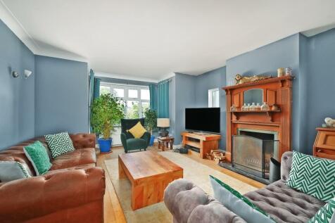 111 goldstone cres bn3 (8).jpg