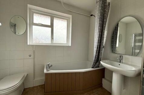 Bathroom 1.jpg
