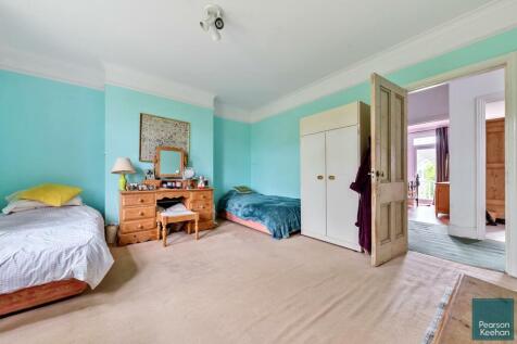 45 Langdale Gardens, BN3 4HL (2).jpg