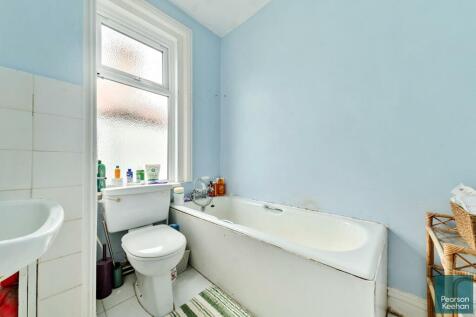 45 Langdale Gardens, BN3 4HL (19).jpg