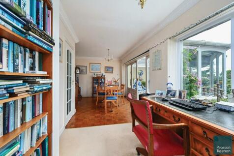 78 Shirley Drive, BN3 (13).jpg