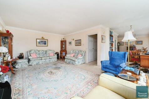 78 Shirley Drive, BN3 (11).jpg