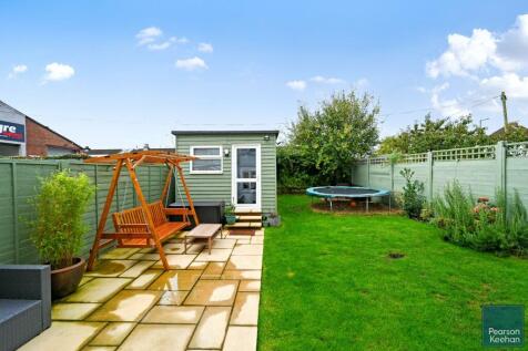 40 Shelldale Cresent, BN41 (22).jpg