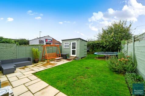 40 Shelldale Cresent, BN41 (21).jpg