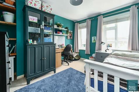 40 Shelldale Cresent, BN41 (8).jpg