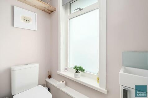 40 Shelldale Cresent, BN41 (14).jpg