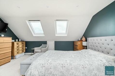 40 Shelldale Cresent, BN41 (17).jpg