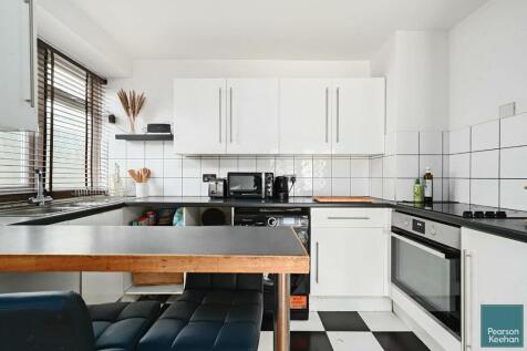 6 Dolphin court, Hove, Bn3 (9).jpg