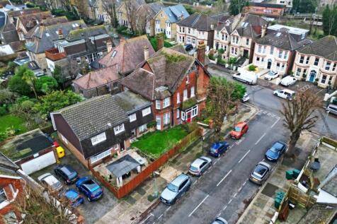 17 WILBURY GARDENS - EXTRA DRONE SHOTS (4).jpg