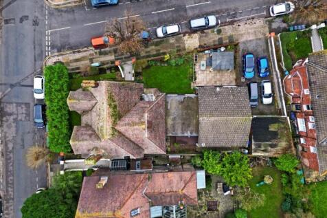 17 WILBURY GARDENS - EXTRA DRONE SHOTS (3).jpg