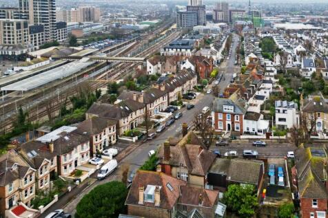 17 WILBURY GARDENS - EXTRA DRONE SHOTS (1).jpg