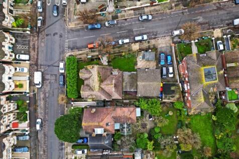 17 WILBURY GARDENS - EXTRA DRONE SHOTS (2).jpg