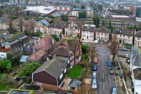 17 WILBURY GARDENS - EXTRA DRONE SHOTS (9).jpg