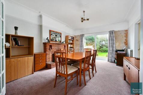 8 Park Avenue, BN3 (22).jpg