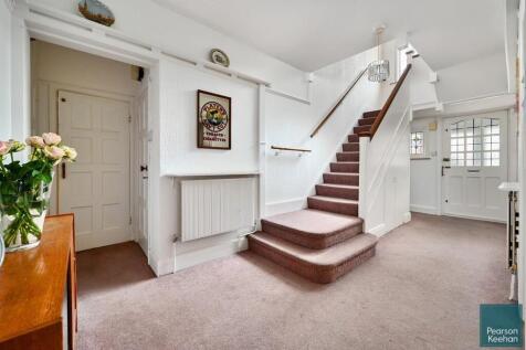 8 Park Avenue, BN3 (27).jpg