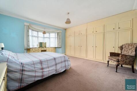 8 Park Avenue, BN3 (5).jpg