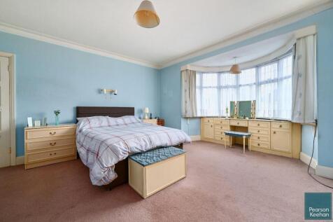 8 Park Avenue, BN3 (7).jpg