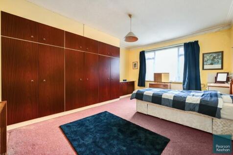 8 Park Avenue, BN3 (9).jpg