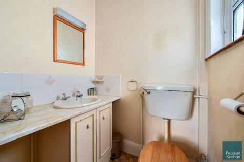 8 Park Avenue, BN3 (16).jpg