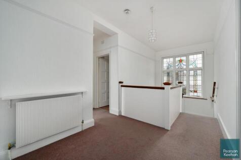 8 Park Avenue, BN3 (8).jpg