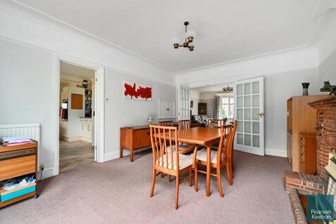 8 Park Avenue, BN3 (20).jpg