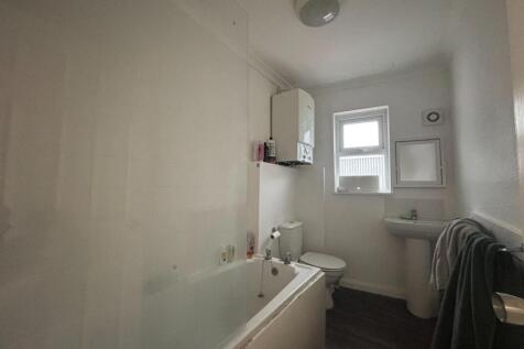 Bathroom 2.jpeg