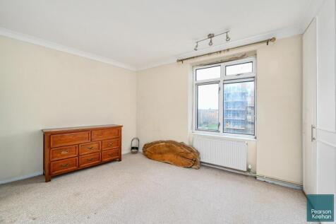 64 Coates Court, BN42 (8).jpg