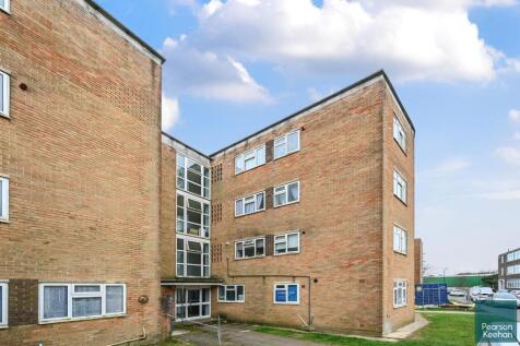 64 Coates Court, BN42 (16).jpg
