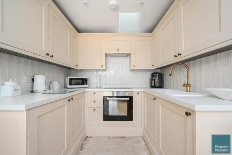 bungalow 4 134 cresent drive north-bn2 (11).jpg