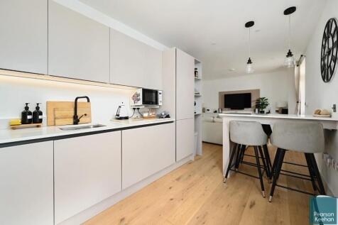85 Drove Road, Portslade, BN41 (14).jpg