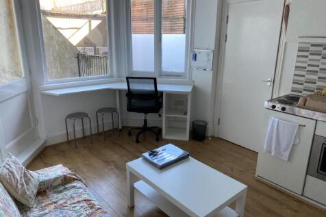 Flat 1 - 8.jpg