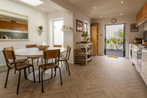 Kitchen_Diner_Wide_01.jpg