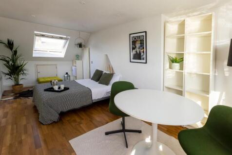 Top_Floor_ Bedroom.jpg