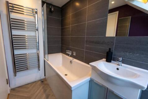 Bathroom_02_Tub.jpg