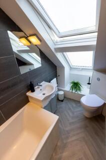 Bathroom_02.jpg