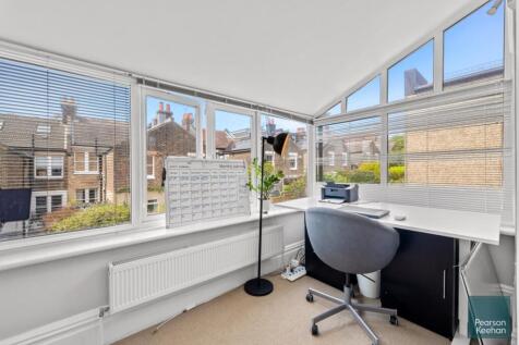 Bedroom/Office